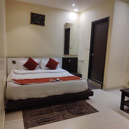 Hotel Sanjay Galaxy,Канпур Екстериор снимка