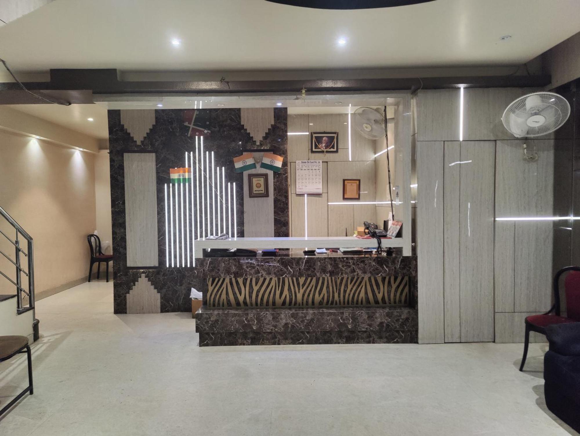 Hotel Sanjay Galaxy,Канпур Екстериор снимка
