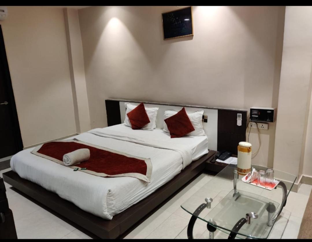 Hotel Sanjay Galaxy,Канпур Екстериор снимка