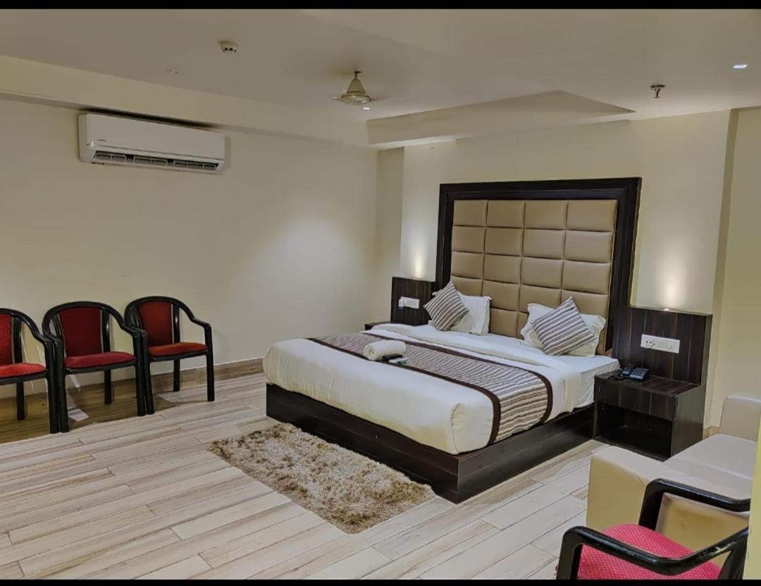 Hotel Sanjay Galaxy,Канпур Екстериор снимка