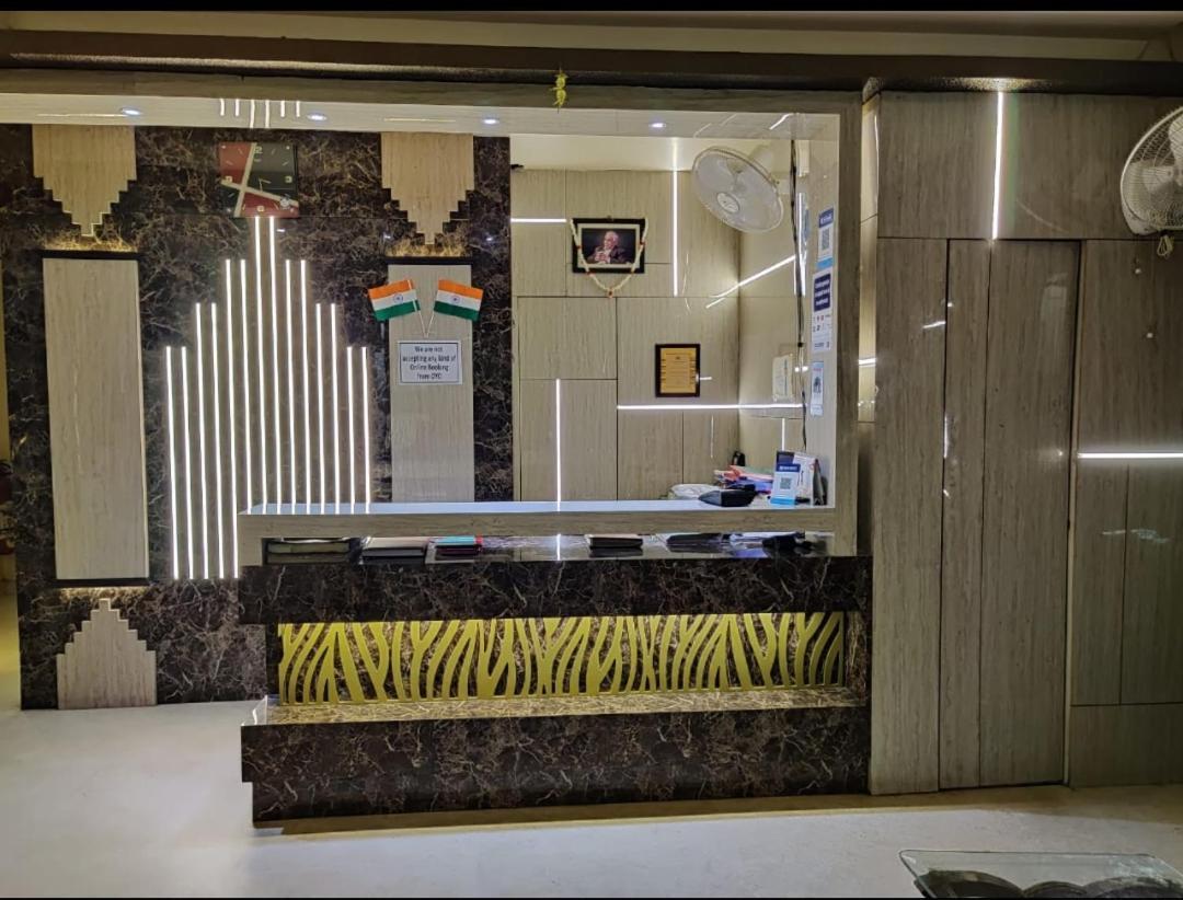 Hotel Sanjay Galaxy,Канпур Екстериор снимка